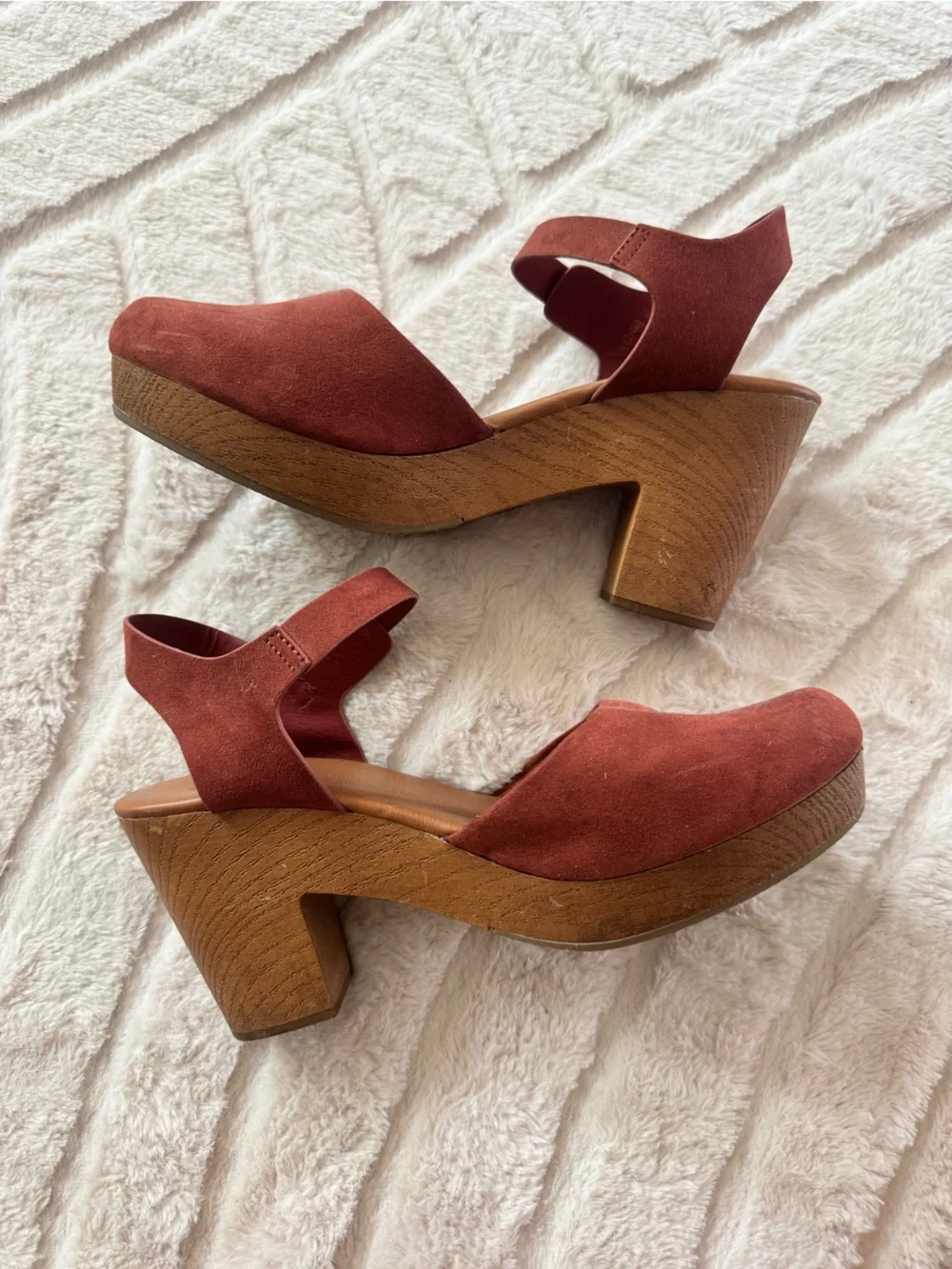 Universal Thread Rust Suede Platform Clog Sandals